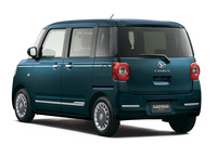 「ムーヴ キャンバス セオリー」のリアビュー。「eco IDLE」(アイドリングストップ)非装着車については5月末に生産が終了する。