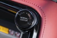 ドライブモードは「エコ」「ノーマル」「S」「S+」に「カスタム」を加えた全5種類。