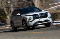 システム出力については従来比で2割アップがうたわれる。モーターとエンジンのスペックは変わっていないが、電池の進化によってより長く全開で走れるようになっている。