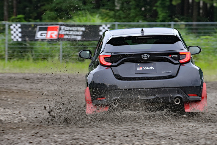 本格的な競技用パーツもラインナップされる予定の「GRヤリス」。モータースポーツへのハードルを下げたいというトヨタの意思が、随所に感じられるモデルとなっていた。