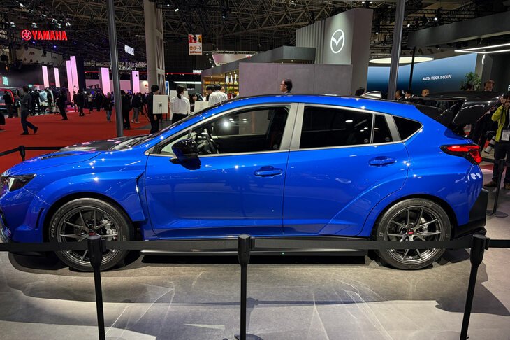 5ドアハッチバックのスタイルは、GRB型の「インプレッサWRX STI」のよう。