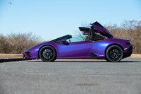 ソフトトップの開閉に要する時間はそれぞれ約17秒。50km/h以下であれば走行中でも操作を受け付ける。