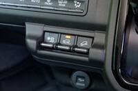 走りに関する装備が充実している点も「ハスラー」の魅力。ターボ車にはシフトパドルや「パワーモード」、4WD車には「スノーモード」や「ヒルディセントコントロール」「グリップコントロール」などの機能が備わる。
