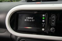 ステアリングスイッチを押せばスマートフォンの音声認識機能が起動する。