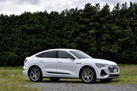 アウディブランドとしては日本初となる電気自動車(EV)「e-tron(イートロン)スポーツバック」。2020年9月17日に日本導入が発表された。