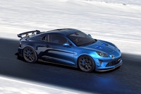 現行型「アルピーヌA110」の最後を飾る一台と目される「アルピーヌA110 Rウルティム ラ・ブルー」。軽量化を含め、走行性能の向上が徹底追求された限定車で、国内価格はなんと5200万円。