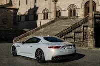 100年を超える歴史を誇り、当代随一のパフォーマンスと優雅なグランドツーリング性能を併せ持つマセラティ。「こういうのがいいんだよ」という人は、きっと日本にも多いはず。