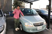 2016年末に購入した「フィアット・ムルティプラ」。2007年式で走行距離は5万2000km。前期型が欲しかったが、安さとレアさと高年式ということで、後期型を購入。価格は諸経費込みで58万円ほど。「フロント3人乗りを夢見ましたが、夏の暑さから嫁に却下され、乗る意味を失いました」。