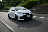 シャシーや足まわりのボルトを変更し、それに合わせてサスペンションの設定を変更。コントロール性とともに乗り心地の向上を図っている(実際に乗り味はだいぶ良くなった)。