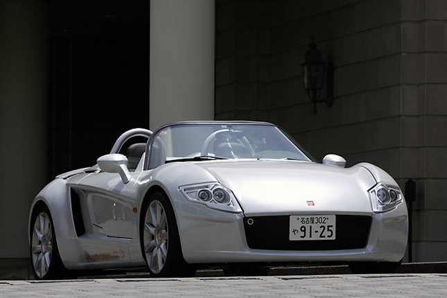 【スペック】全長×全幅×全高=3809×1804×1236mm/ホイールベース=2454mm/車重=930kg/駆動方式=MR/3.2リッターV6DOHC24バルブターボ(355ps/6500rpm、49.5kgm/3500-5300rpm)/価格=1354万5000円(テスト車=1487万2200円/ABS=16万1700円/エアコン=43万500円/レザーインテリアYes!エクスクルーシブ=51万4500円/メタリックペイント=22万500円)