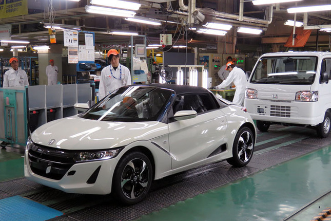 組み立て、組み付けが終わり、検査ラインへと向かう「S660」。