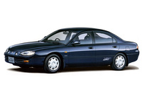 1992年「オートザム・クレフ」。軽を含むコンパクトカー中心のオートザム店のフラッグシップで、グリルレスのマスクが特徴といえば特徴。