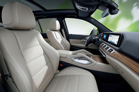 「GLE450d 4MATICスポーツ コア」のシート。表皮には「レザーARTICO」が採用される(日本仕様は右ハンドル)。