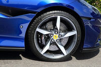 今回の試乗車には、前245/35ZR20、後ろ285/35ZR20サイズの「ミシュラン・パイロットスポーツ4 S」タイヤが装着されていた。ブレーキキャリパーは、写真のグロッシーブラックを含む全5色から選択できる。