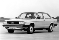 1976年に登場した2代目「アウディ100 2ドア」。全長4.7m弱のボディーに1.6/2リッター直4または2.1リッター直5エンジンを積んだ当時のアウディのフラッグシップ。