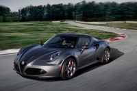 初期には「アルファ・ロメオ4C」(写真)との関連性がうわさされていた「マセラティMC20」だが、いまとなっては、同モデルからのコンポーネンツ流用は考えにくい。