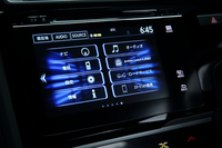 Apple CarPlayにも対応する、タッチパネル式の「Hondaインターナビ」。モニターのサイズは7インチ。