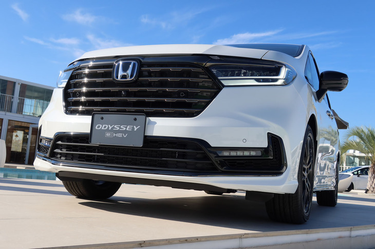 ホンダ・オデッセイe:HEVアブソルート・EXブラックエディション(フロントまわり)