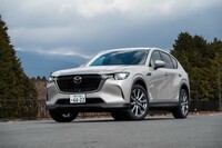 2台目に試乗した「XDエクスクルーシブモード」。純エンジン車の「25S」と「XD」には、FRと4WDの2種類の駆動方式が用意されるが、こちらの試乗車は4WDだった。