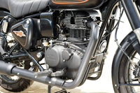 「Jプラットフォーム」と呼ばれる、排気量349ccの空冷4ストローク単気筒SOHCエンジン。“350シリーズ”の全車に搭載されるエンジンで、20.2PSの最高出力と27N・mの最大トルクを発生する。