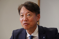 <上野金太郎さんプロフィール>
1964年東京生まれ。1987年にメルセデス・ベンツ日本株式会社に入社。2007年に代表取締役副社長(メルセデス・カーグループ営業/マーケティング部門担当)に就任し、以後は2013年に代表取締役社長兼最高経営役員を、2024年にメルセデス・ベンツ日本合同会社会長を歴任。2025年の株式会社ティーアイ・ホールディングス代表取締役社長就任を経て、2026年4月1日付けで現職に。