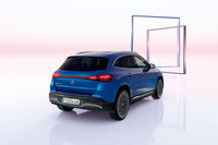 「メルセデス・ベンツEQA」がマイナーチェンジ 新電池の採用で航続可能距離が大幅に拡大の画像