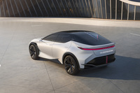 「LF-Zエレクトリファイド」のボディーサイズは全長×全幅×全高=4880×1960×1600mm、ホイールベースは2950mm。