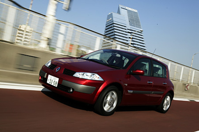 【スペック】全長×全幅×全高=4215×1775×1460mm/ホイールベース=2625mm/車重=1320kg/駆動方式=FF/2リッター直4DOHC16バルブ(133ps/5500rpm、19.5kgm/3750rpm)/車両本体価格=253.0万円(テスト車=同じ)
