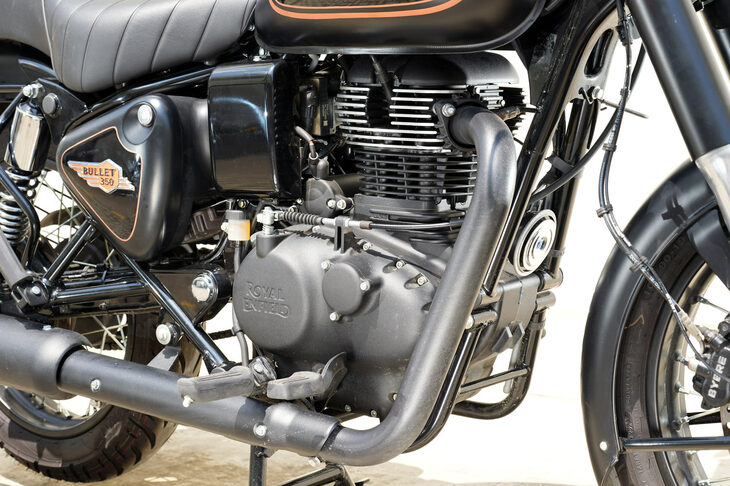 「Jプラットフォーム」と呼ばれる、排気量349ccの空冷4ストローク単気筒SOHCエンジン。“350シリーズ”の全車に搭載されるエンジンで、20.2PSの最高出力と27N・mの最大トルクを発生する。