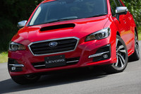 従来モデルのイメージを踏襲しつつ、変更が施された「レヴォーグ」のフロントまわり。LED式のフォグランプも改良モデルの特徴となっている。