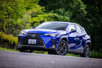 2022年7月に発売された「レクサスUX」のマイナーチェンジモデル。今回は2リッター直4ガソリンエンジン搭載のスポーティーグレード「UX200“Fスポーツ”」に試乗した。車両本体価格は468万5000円。