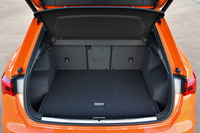 「Q3」の荷室。容量は5人乗車の通常使用時で530リッター。