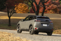 1.5リッター4気筒ディーゼルターボエンジンは最高出力130PS、最大トルク300N・mを発生。ガソリンモデルも合わせて全車が前輪駆動だ。