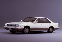 電動格納式ドアミラーを世界初採用した5代目(C32)の初期型である「ローレル ハードトップV20ターボ メダリスト」。