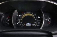 メーターパネルの中央部は7インチのTFTフルカラー液晶となっており、走行モードに応じて表示のデザインも変化する。