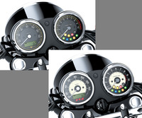 計器盤の意匠は両モデルで異なる。写真左上が「W230」のもので、右下が「メグロS1」のもの。