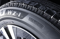 ブリヂストンの「ブリザックWZ-1」は、「ENLITEN(エンライトン)」と呼ばれる新たな商品設計基盤技術を乗用車用スタッドレスタイヤとして初採用している。