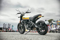 ボディーサイズ:全長×全幅×全高=2100×845×1150mm
ホイールベース:1445mm
重量:186kg
エンジン:803cc 空冷4ストローク L型2気筒 SOHC 2バルブ
最高出力:73ps(54kW)/8250rpm
最大トルク:67Nm(6.8kgm)/5750rpm
価格:128万6000円