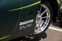 世界最高峰のソーラーカーレース「2023ブリヂストンワールドソーラーチャレンジ」のクルーザークラスで優勝した「サンスイフトレーシング」のマシンに、「エンライトン」技術を用いたタイヤが装着されていた。