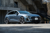 国内では2025年2月に発売された新型「アウディA5」シリーズ。今回の試乗車「A5アバントTFSIクワトロ150kW」の車両本体価格は706万円ながら、この個体は245万円分ものオプションを装着していた(もっと盛ることもできる)。