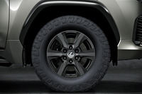 レクサスのフレーム車向けに専用開発されたオールテレインタイヤ。