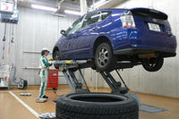 「東京トヨペット 麹町店」
東京都千代田区麹町4-2-7
TEL:03-3265-7272
営業時間:AM9:00〜PM18:00
定休日:日曜日