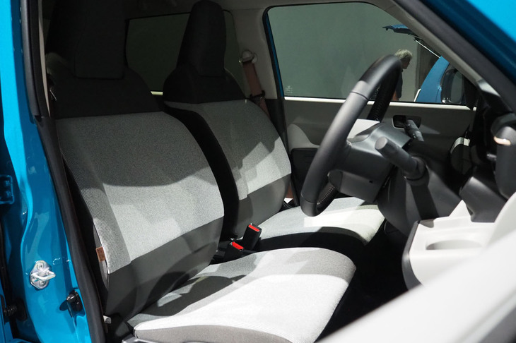 ホンダN-ONE e:(フロントシート)