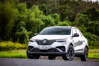 2024年10月9日に発表されたルノーのクーペSUV「アルカナ」のマイナーチェンジモデル。内外装デザインと採用装備のブラッシュアップが行われた。従来モデルと同じくフルハイブリッド車とマイルドハイブリッド車をラインナップする。