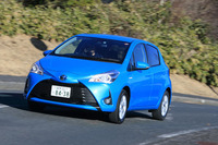 「トヨタ・ヴィッツ」の最小回転半径は4.5~5.6m。今回試乗した「ヴィッツ ハイブリッドU」と「ヴィッツ ハイブリッド ジュエラ」は、ともに4.7mとなっている。