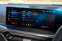 ドライブモードのセッティング画面。10段階で設定可能なMトラクションコントロールをアクティブにするにはスタビリティーコントロールをカットする必要がある。