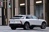 522PSというシステム最高出力からもわかるとおり、高い動力性能を誇る「キャデラック・リリック」。しかし、一番の魅力はむしろ、繊細なペダル操作にも応える優れたコントロール性にある。(写真:郡大二郎)