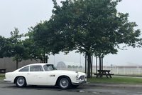 「アストンマーティンDB4」