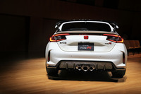 ホンダが新型「シビック タイプR」を世界初公開 2022年9月に発売を予定の画像