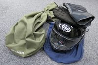 公私においてお世話になっているアライのヘルメットとタイチの手袋、そしてデグナーの……なんて言ったらいいの、これ。ズダ袋? ちなみにウエアはパワーエイジです。